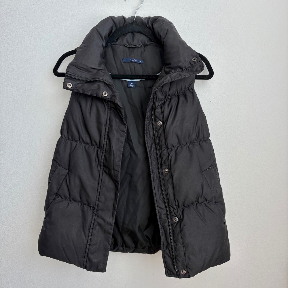 Gap Womens Black Down Puffer Vest XS Full Zip Snap Front Funnel Neck RN54023